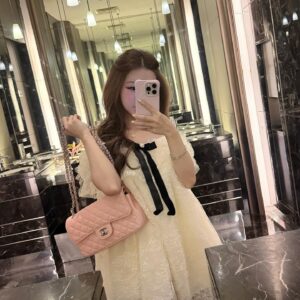Đầm trắng xếp ly cổ nơ sang trọng