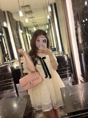 Đầm trắng xếp ly cổ nơ sang trọng
